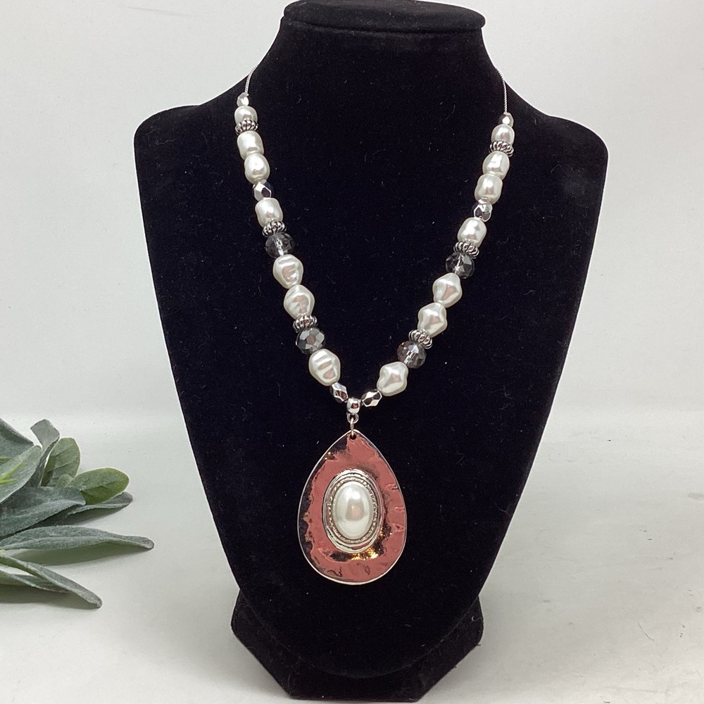 CHICO'S Convertible Pearl and Metal Necklace NWT